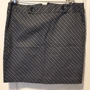 NWT Plus size (16) Worthington skirt.